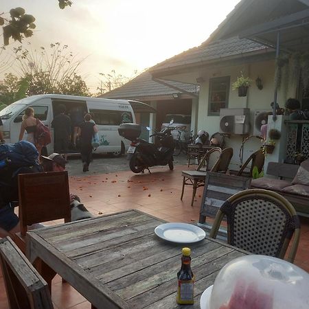 Plus Hostel Ayutthaya Esterno foto