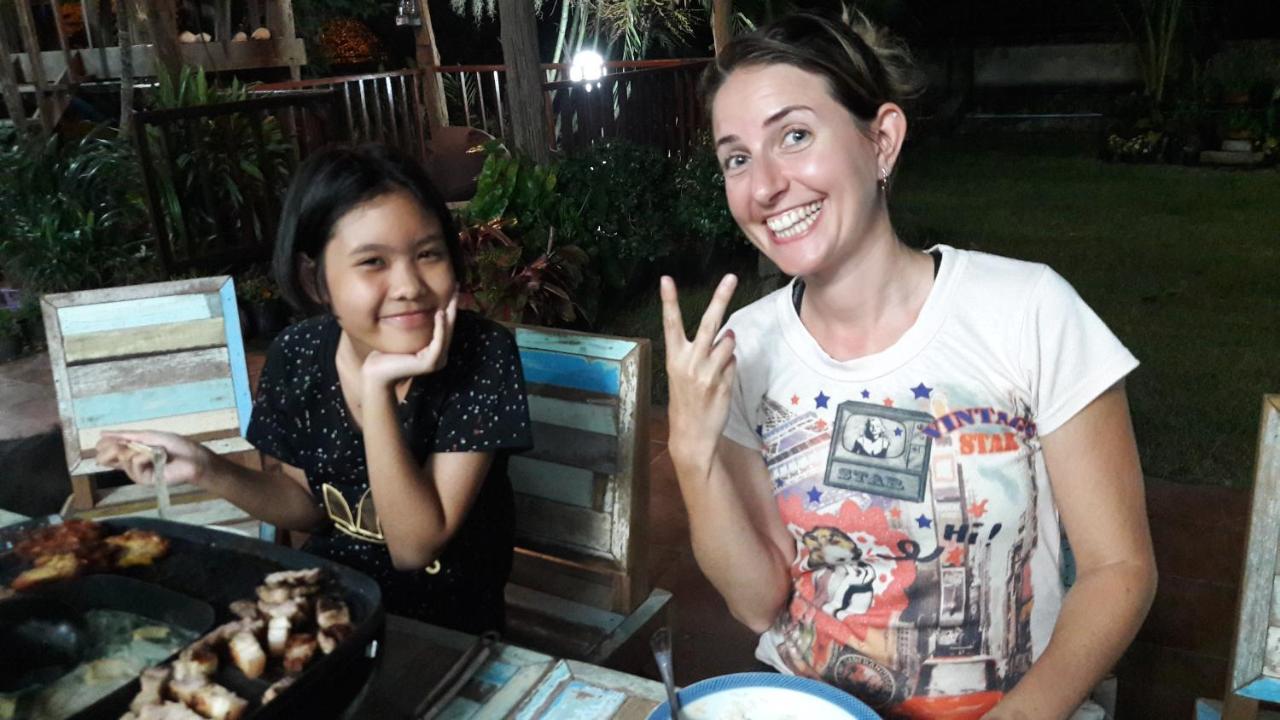 Plus Hostel Ayutthaya Esterno foto