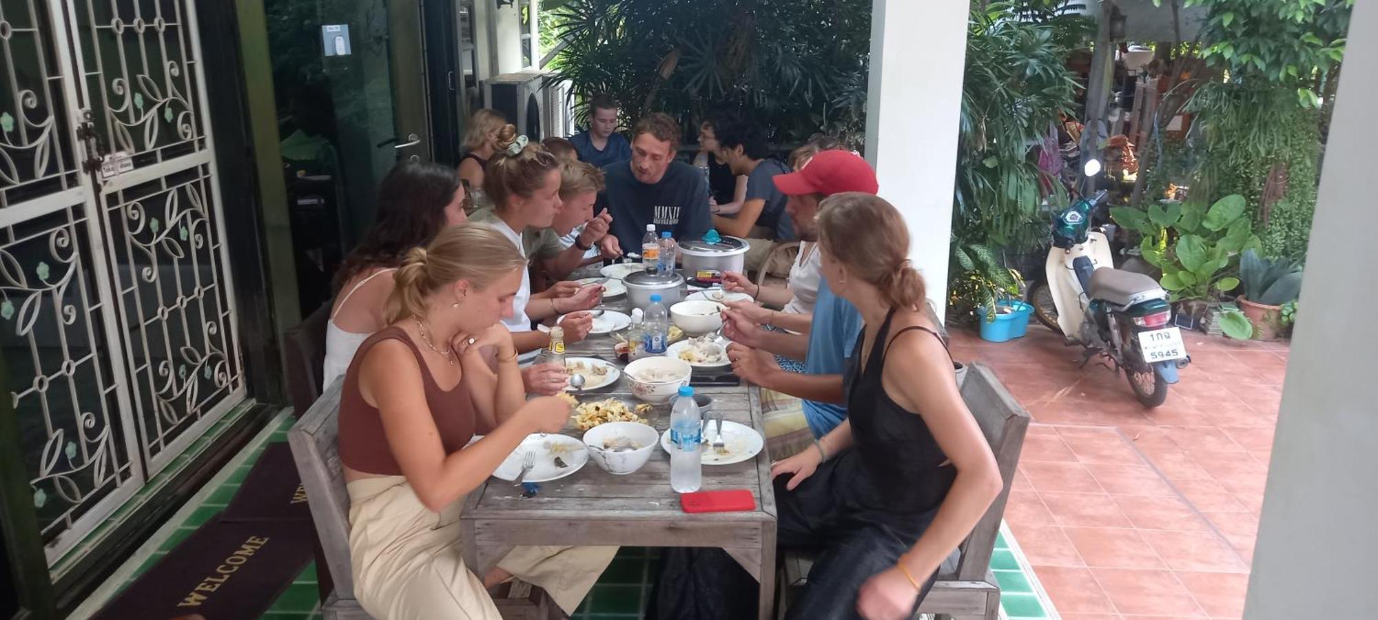 Plus Hostel Ayutthaya Esterno foto
