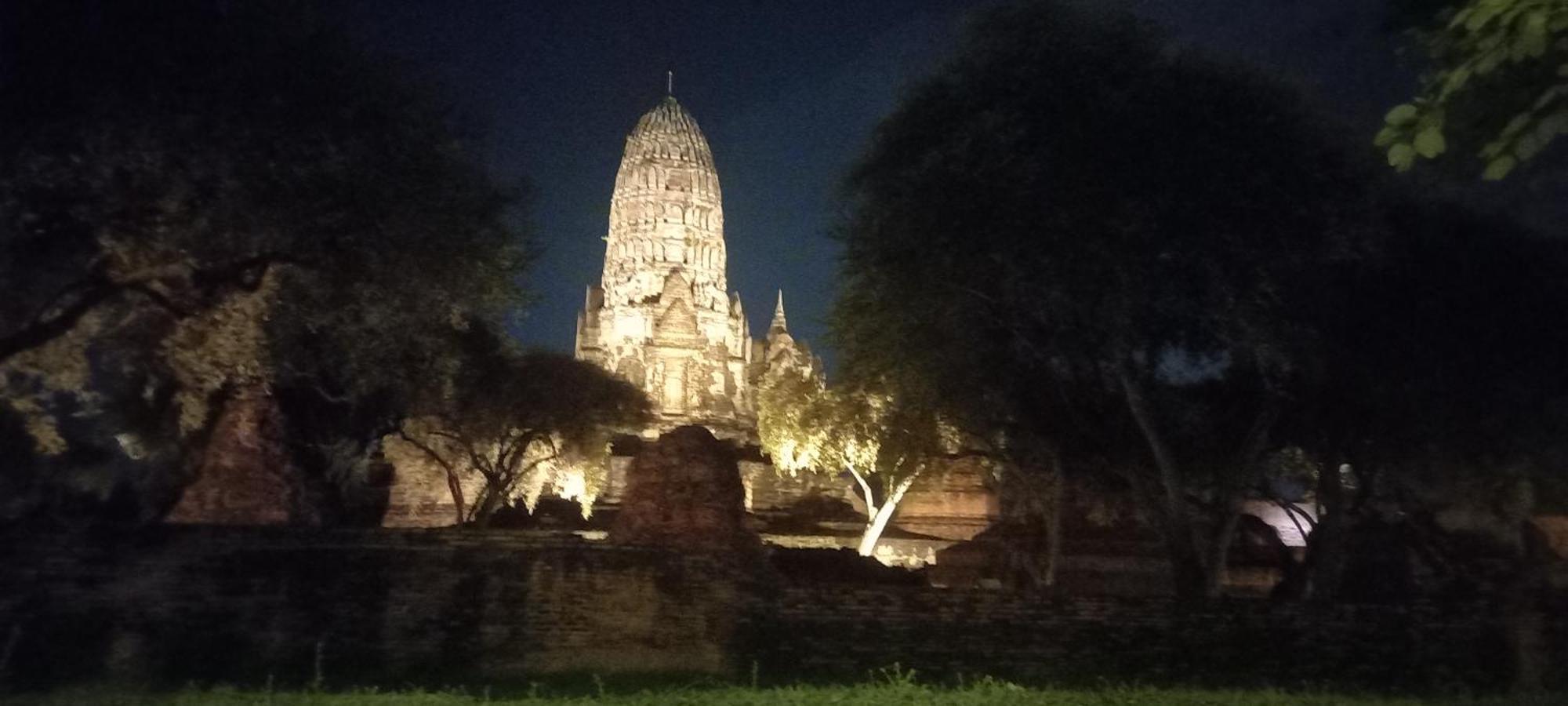 Plus Hostel Ayutthaya Esterno foto