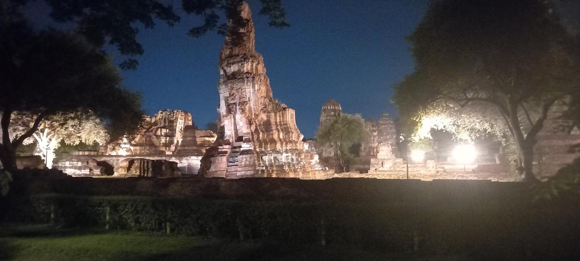 Plus Hostel Ayutthaya Esterno foto