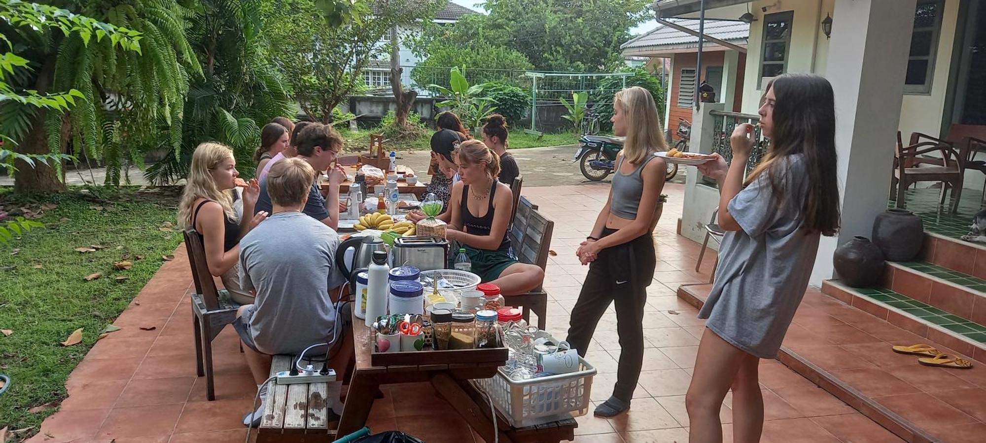 Plus Hostel Ayutthaya Esterno foto