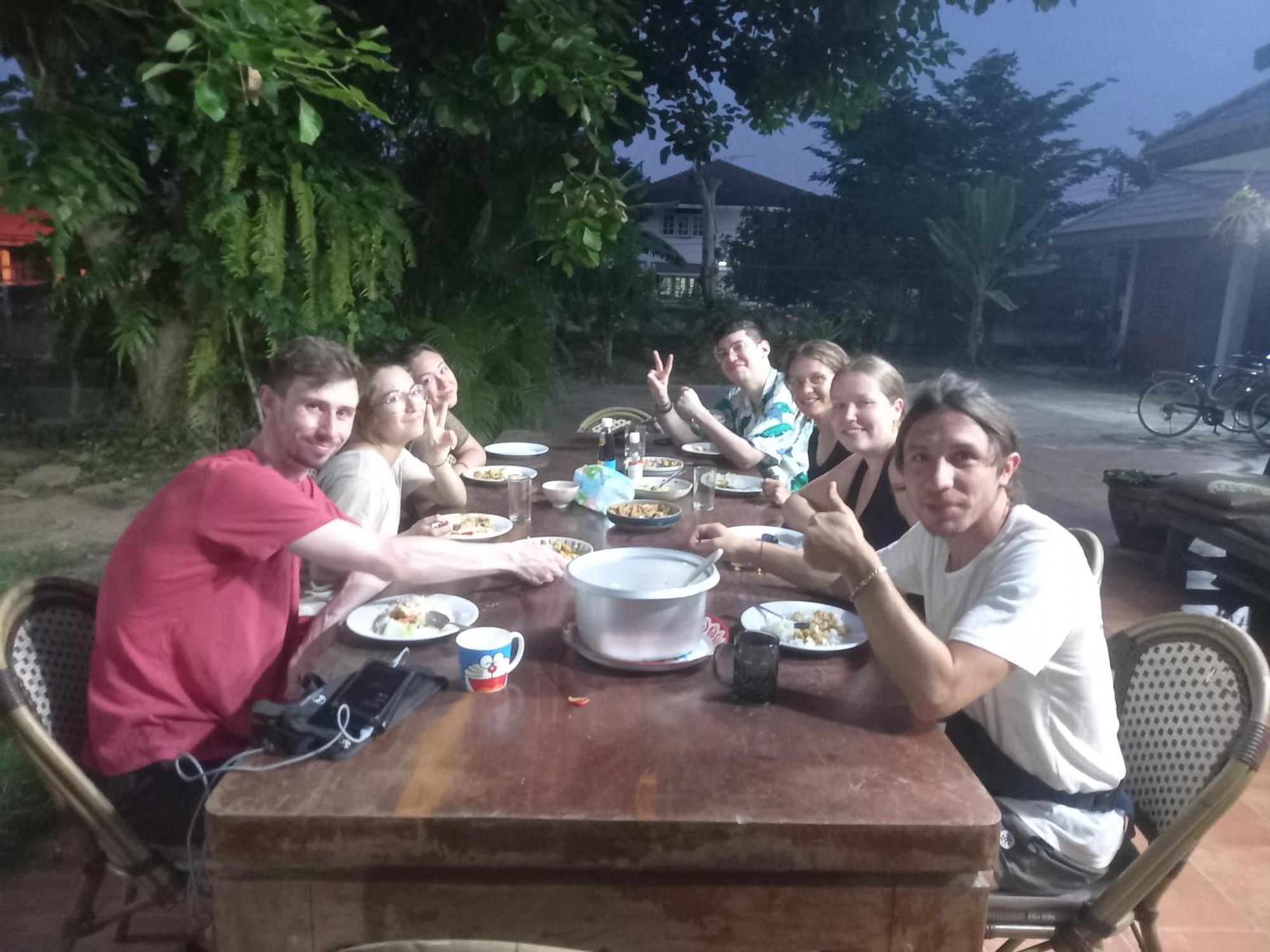 Plus Hostel Ayutthaya Esterno foto