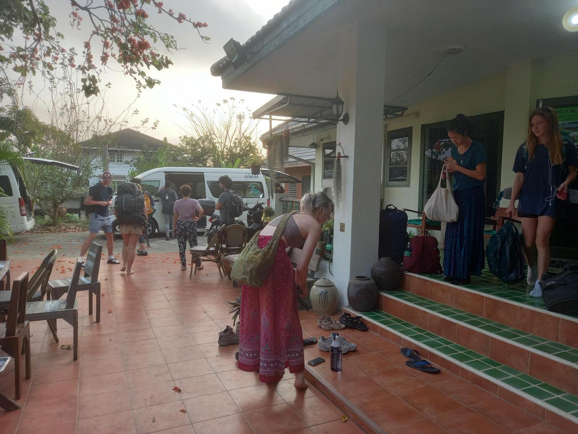 Plus Hostel Ayutthaya Esterno foto