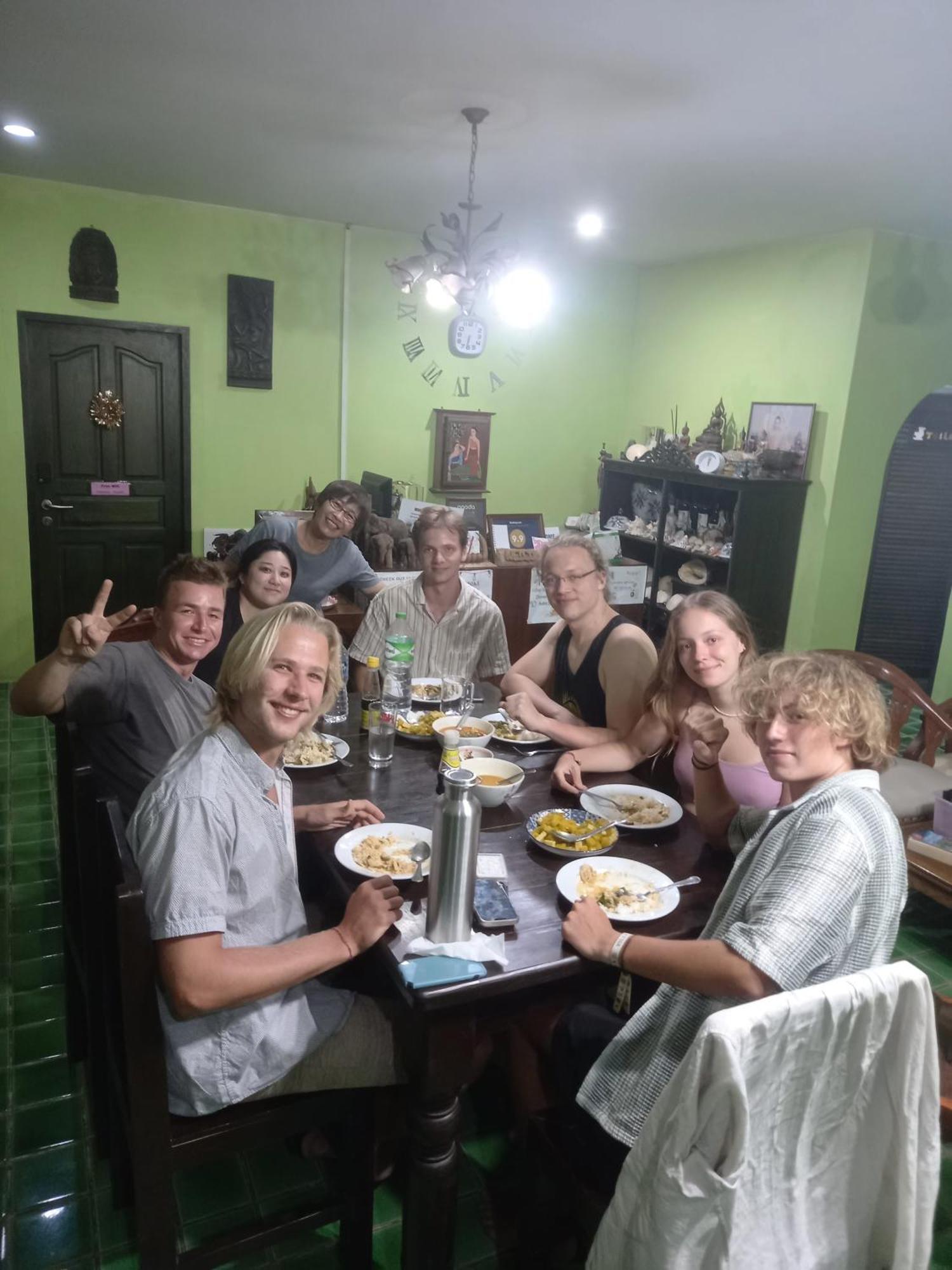 Plus Hostel Ayutthaya Esterno foto