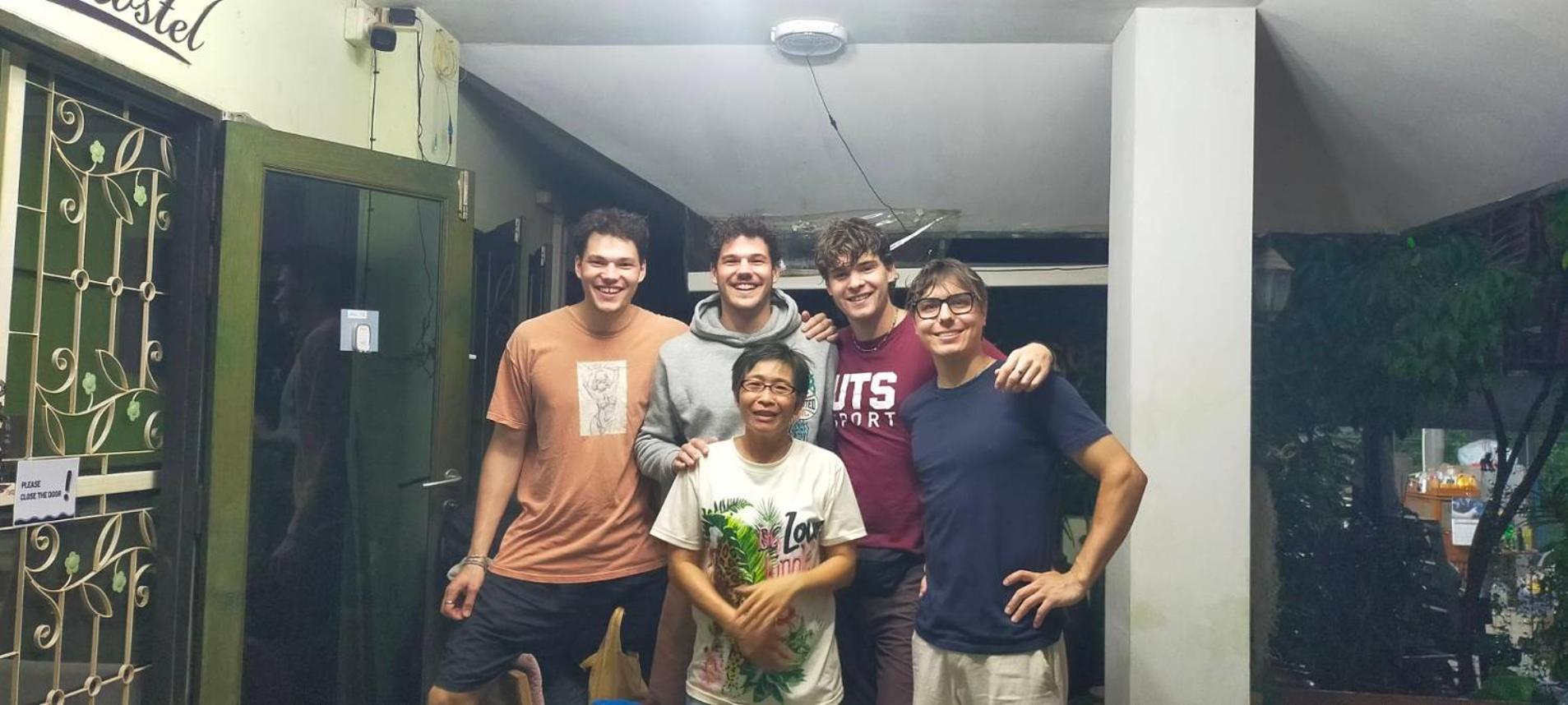 Plus Hostel Ayutthaya Esterno foto